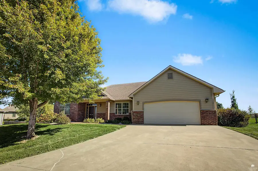 3505 Vanesta Drive, Manhattan, KS 66503 - #3