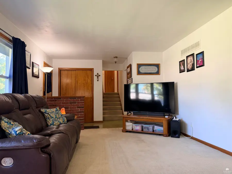 2425 Buena Vista Drive, Manhattan, KS 66503 - #2