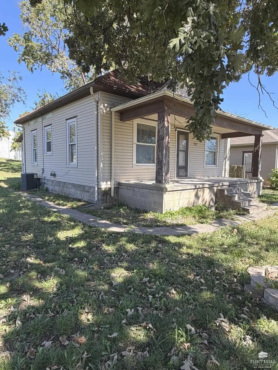 308 E 11th Street, Junction City, KS 66441 - #2