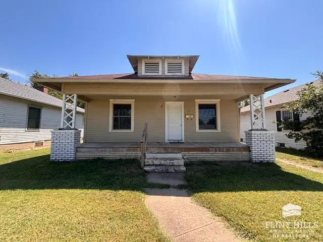 411 E Wyatt Street, Herington, KS 67449 - #1