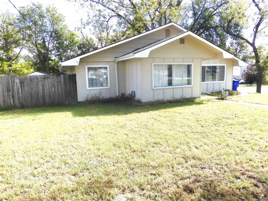 638 W Pine Street, Junction City, KS 66441 - #2