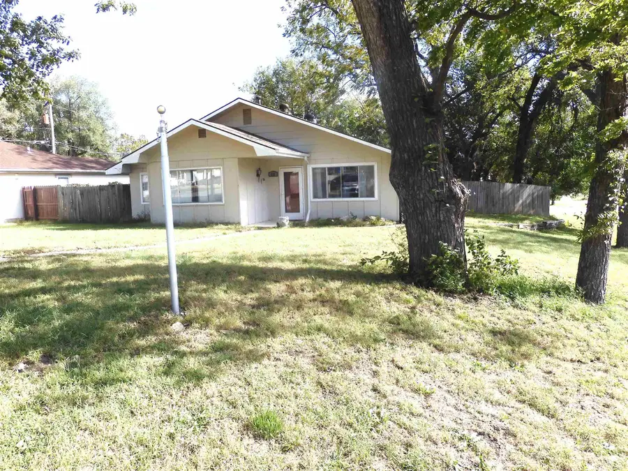 638 W Pine Street, Junction City, KS 66441 - #3