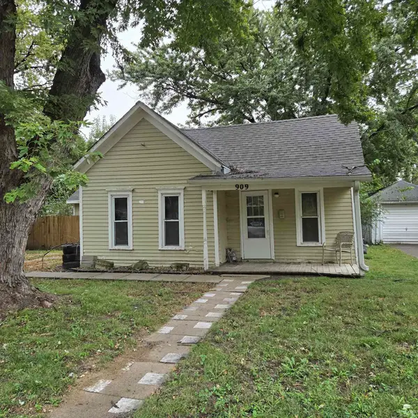 909 W 1st Street, Abilene, KS 67410