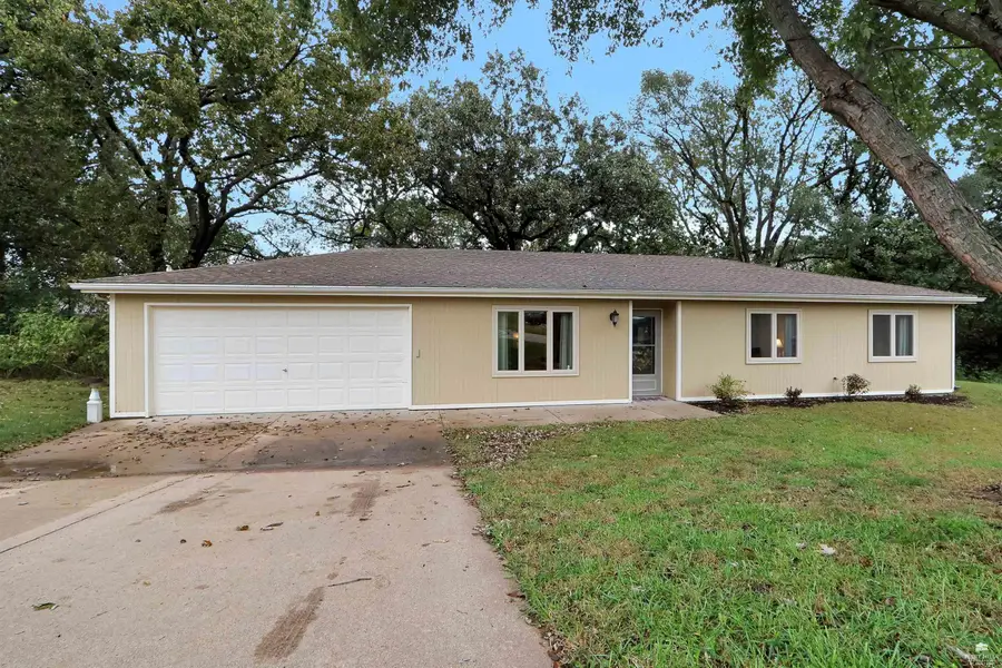 316 Clydesdale Circle, Ogden, KS 66517 - #2