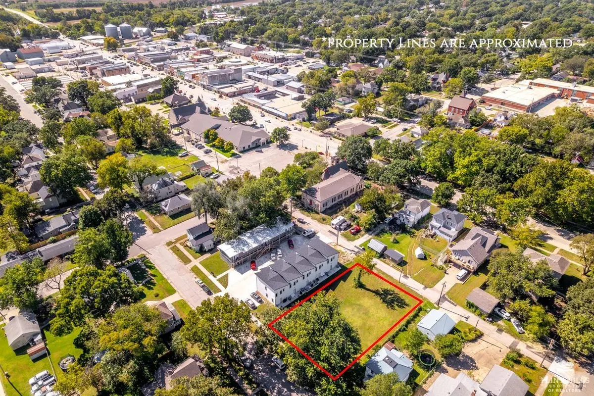 709 Ash Street, Wamego, KS 66547 - #1