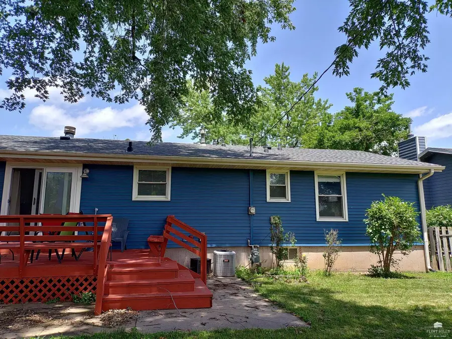 3213 Gary Avenue, Manhattan, KS 66502 - #3