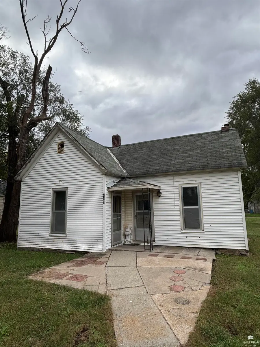 403 W Roosevelt, Junction City, KS 66441 - #2