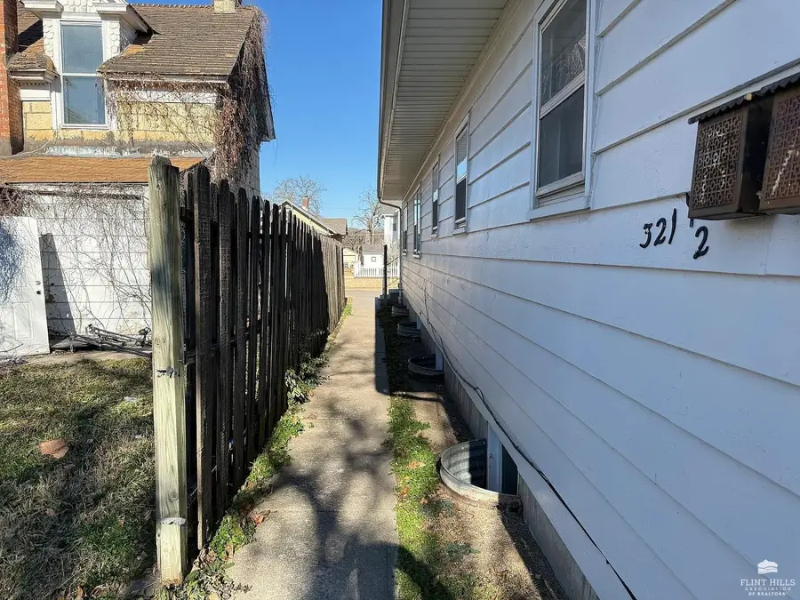 321 W 5th Street, Junction City, KS 66441 - #3