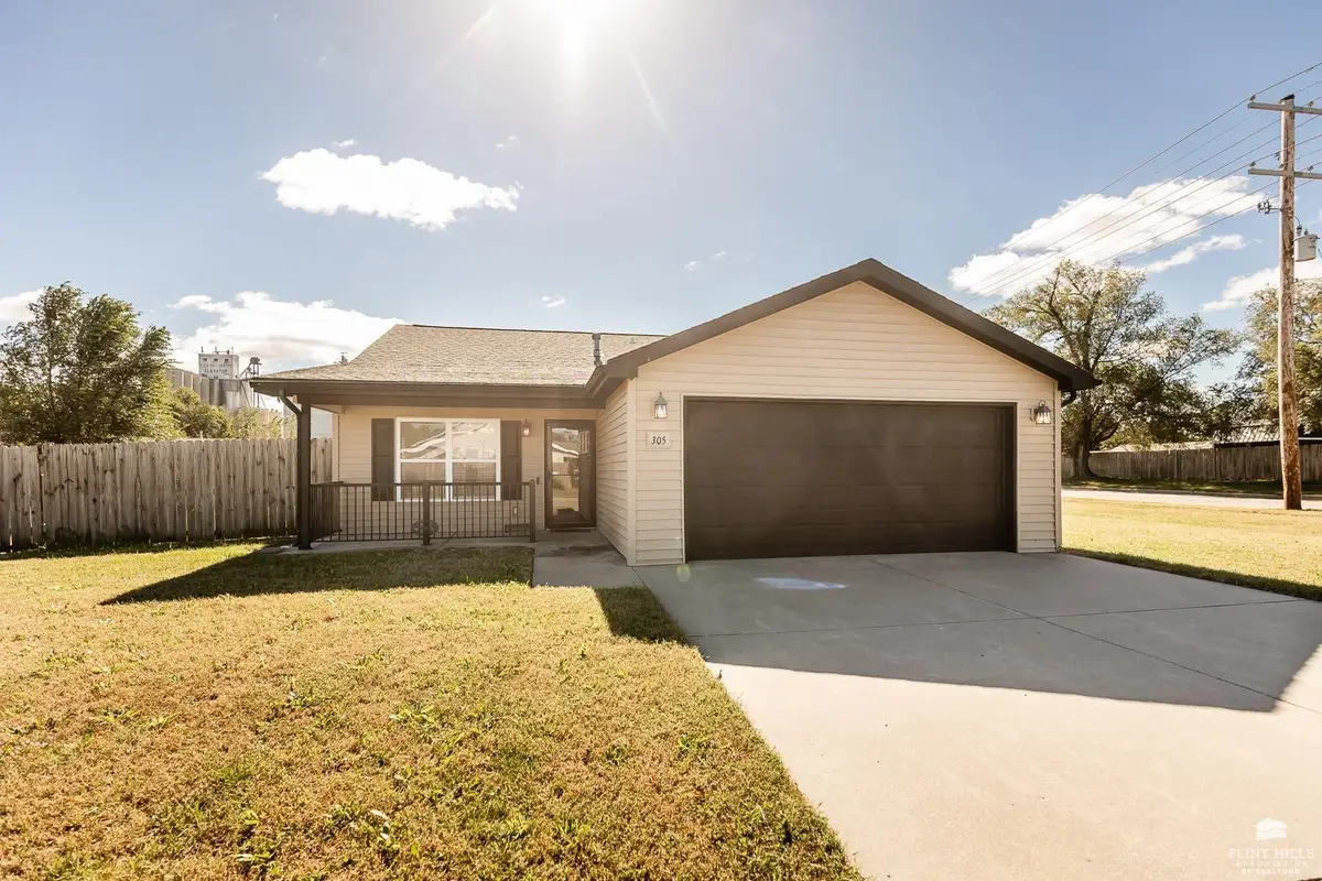 305 16th Street Circle, Junction City, KS 66441 - #1