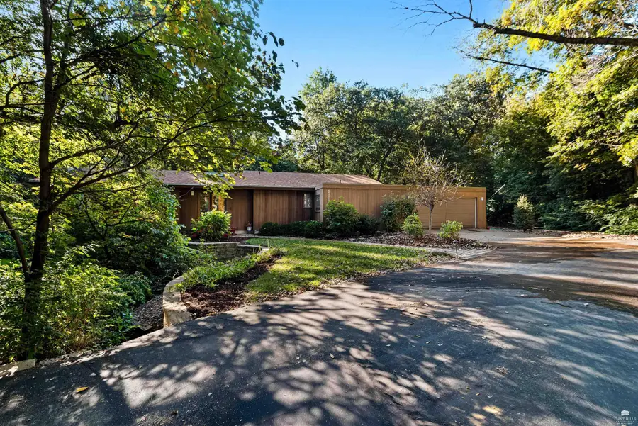 2933 Amherst Avenue, Manhattan, KS 66503 - #2