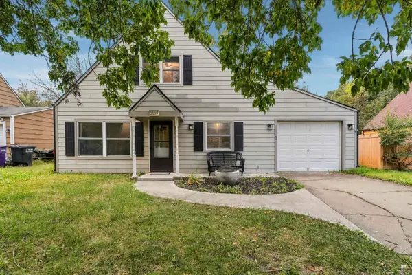 2137 Halls Landing, Manhattan, KS 66502
