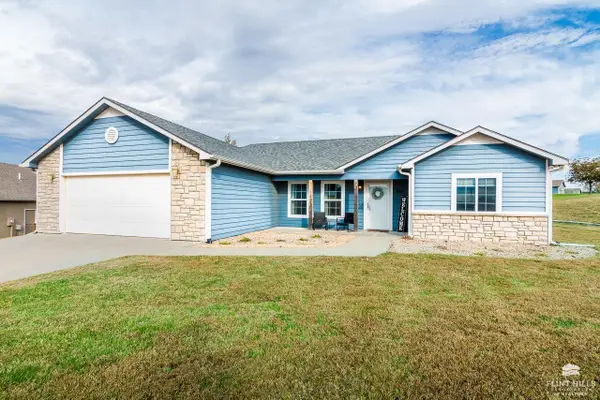 1001 Trey Place, St. George, KS 66535