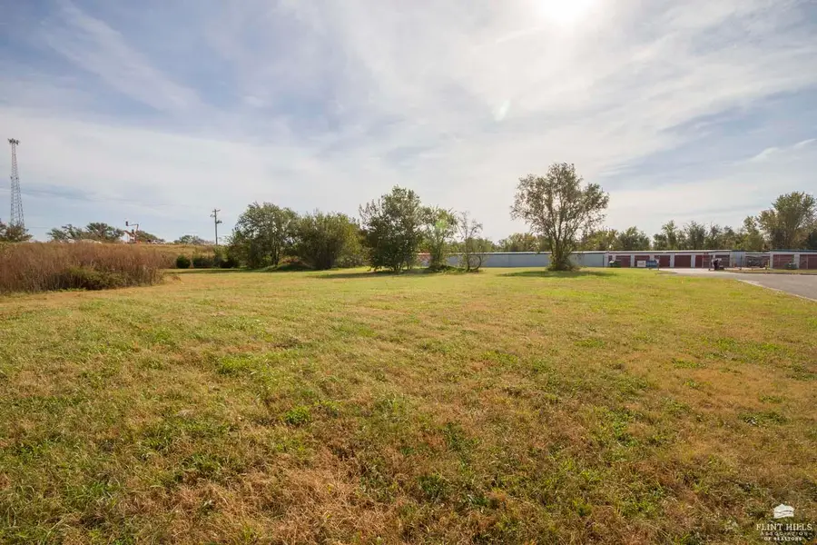 2711 Gateway Court, Junction City, KS 66441 - #2