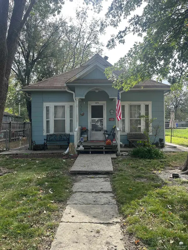223 W 4th Street, Junction City, KS 66441
