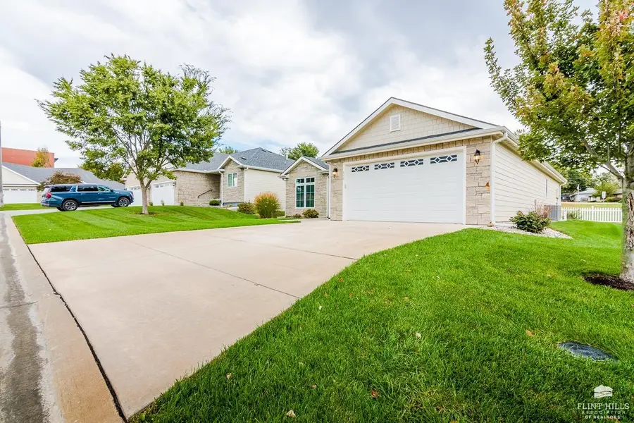 310 Simmer Drive, Wamego, KS 66547 - #3