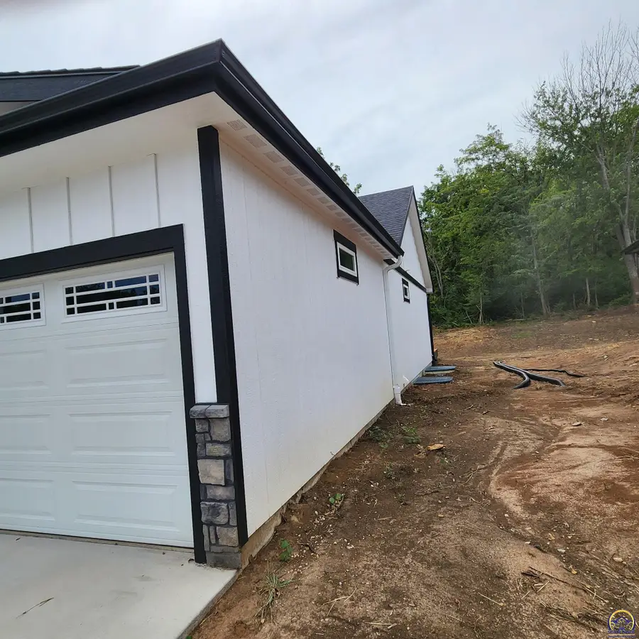 6353 Crescent Rim Dr, Ozawkie, KS 66070 - Image #3