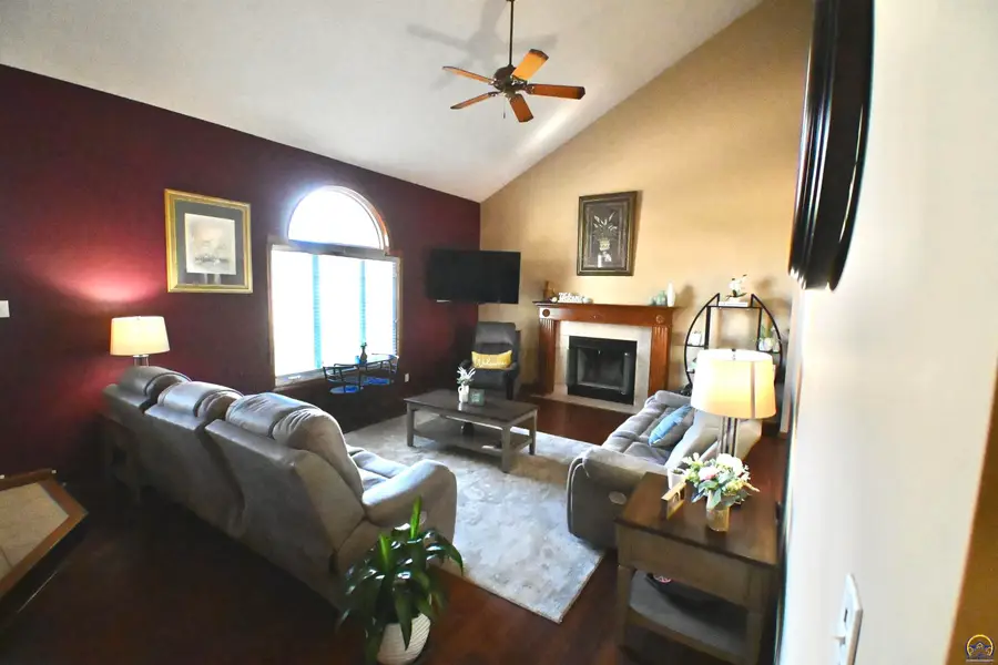 2522 SW Windermere Ct, Topeka, KS 66614 - #2