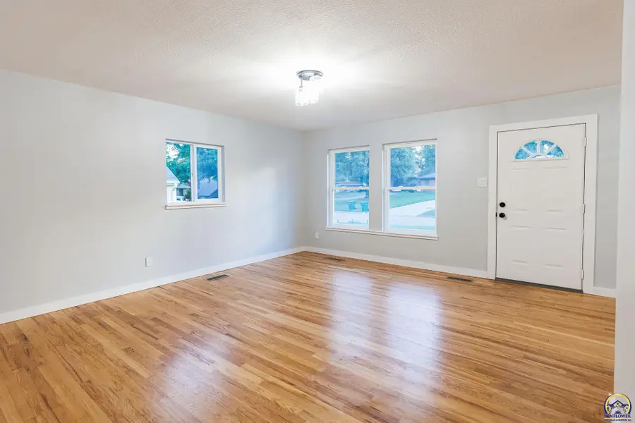 2124 SW Meadow Ln, Topeka, KS 66614 - Image #3