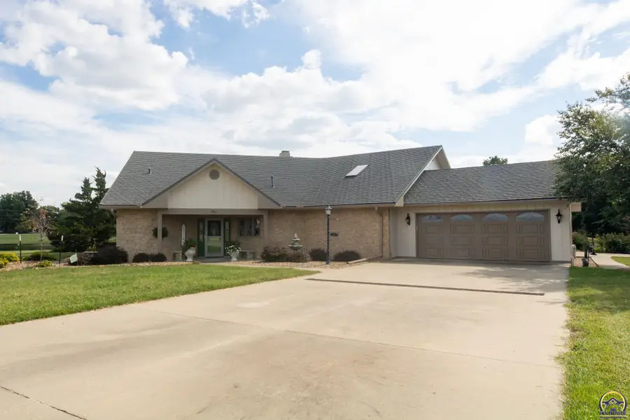1 Burlingwood Ct, Burlington, KS 66839 - Image #2
