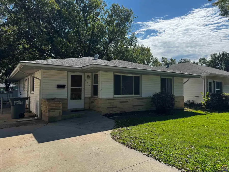 916 Garfield St, Emporia, KS 66801 - Image #2