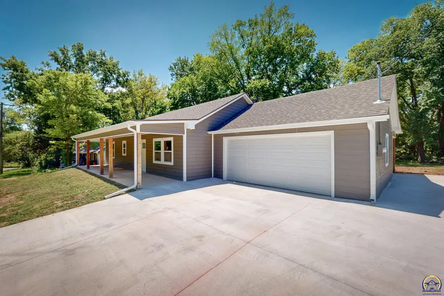 121 S Arundel St, Emporia, KS 66801 - Image #2