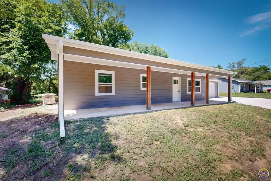 121 S Arundel St, Emporia, KS 66801 - Image #3