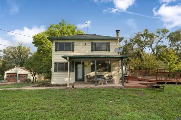 8412 SE California Ave, Berryton, KS 66409