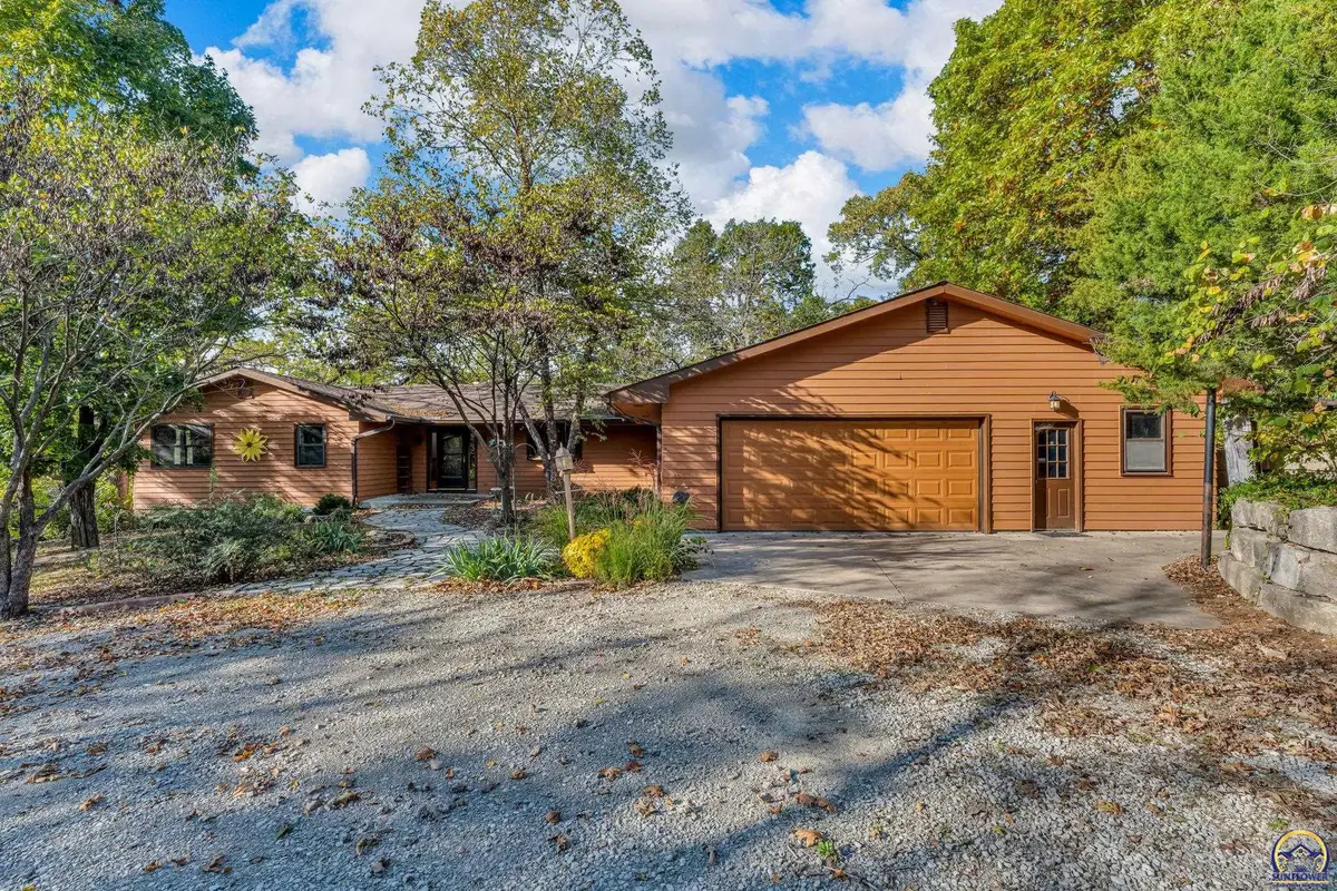 9526 SE Ratner Rd, Berryton, KS 66409 - Image #1