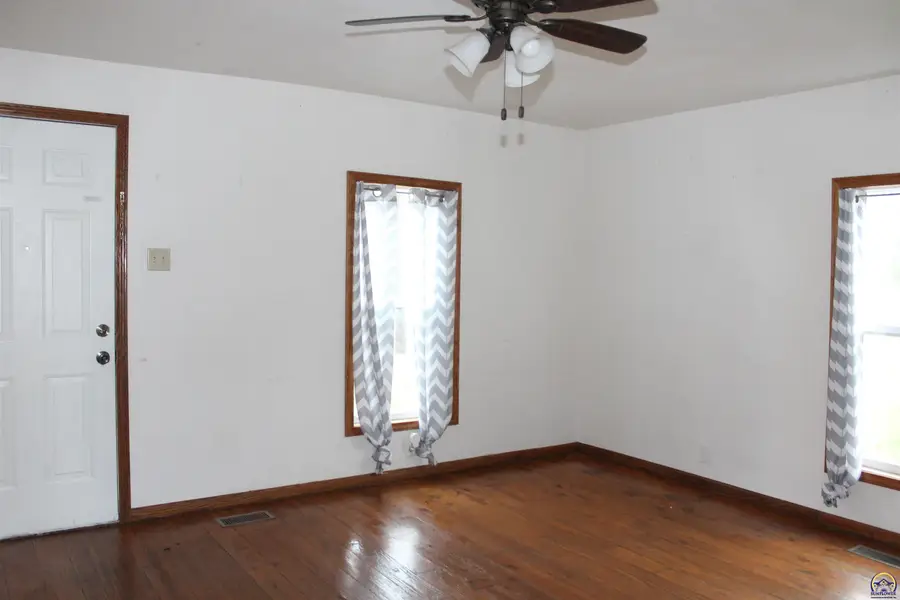 223 E Seward Ave, Burlingame, KS 66413 - Image #3