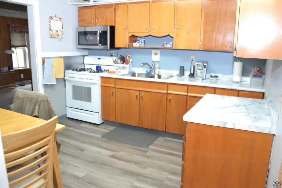 208 NE High St, Melvern, KS 66510 - Image #2