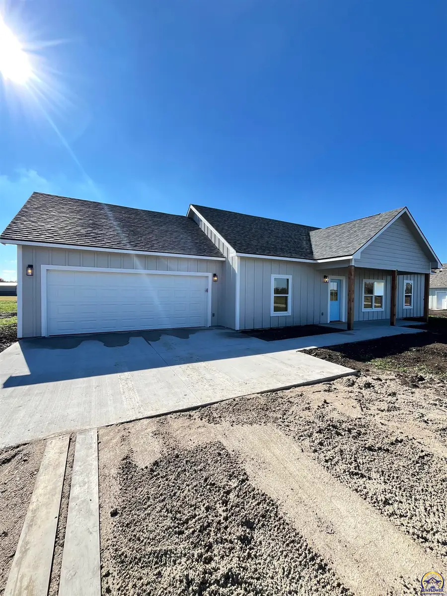 210 Hickory St, Americus, KS 66835 - Image #2