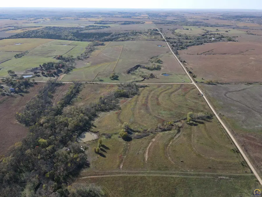 15820 Coyote Rd, Eskridge, KS 66423 - Image #2