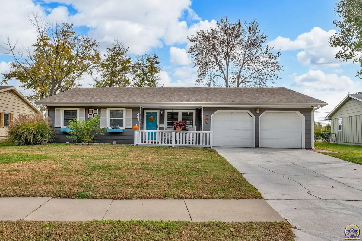 4236 SW Twilight Dr, Topeka, KS 66614 - Image #1