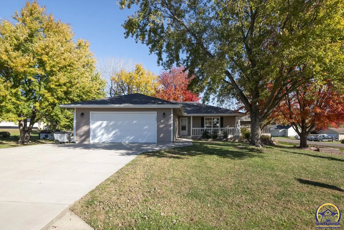 302 Sunset Ln, Maple Hill, KS 66507 - Image #1