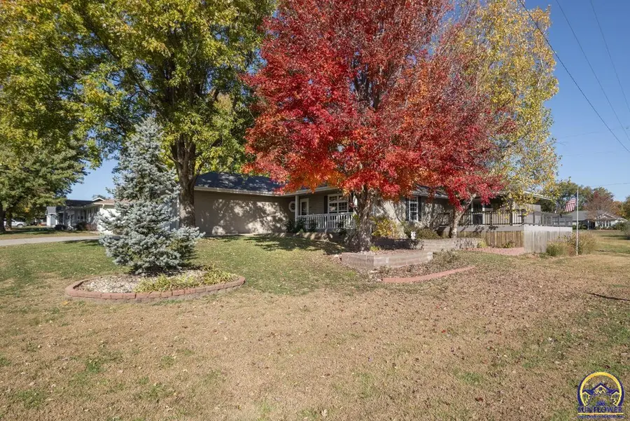 302 Sunset Ln, Maple Hill, KS 66507 - Image #2
