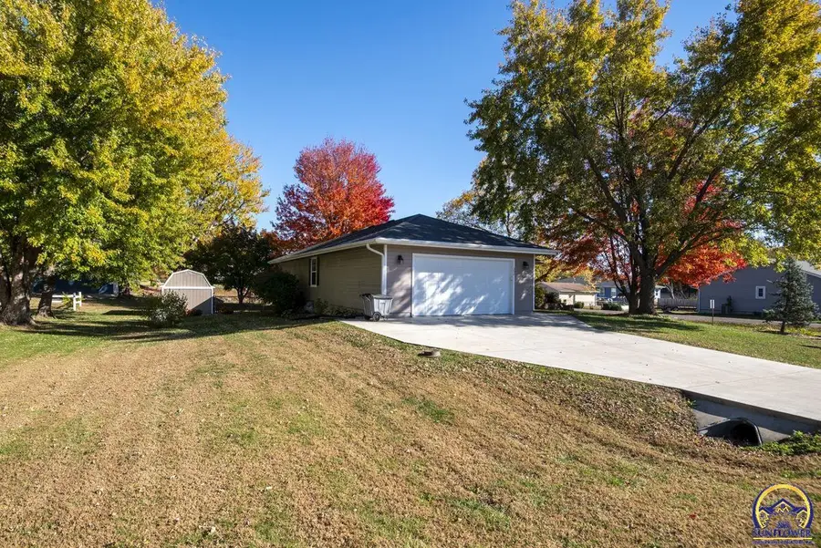 302 Sunset Ln, Maple Hill, KS 66507 - Image #3