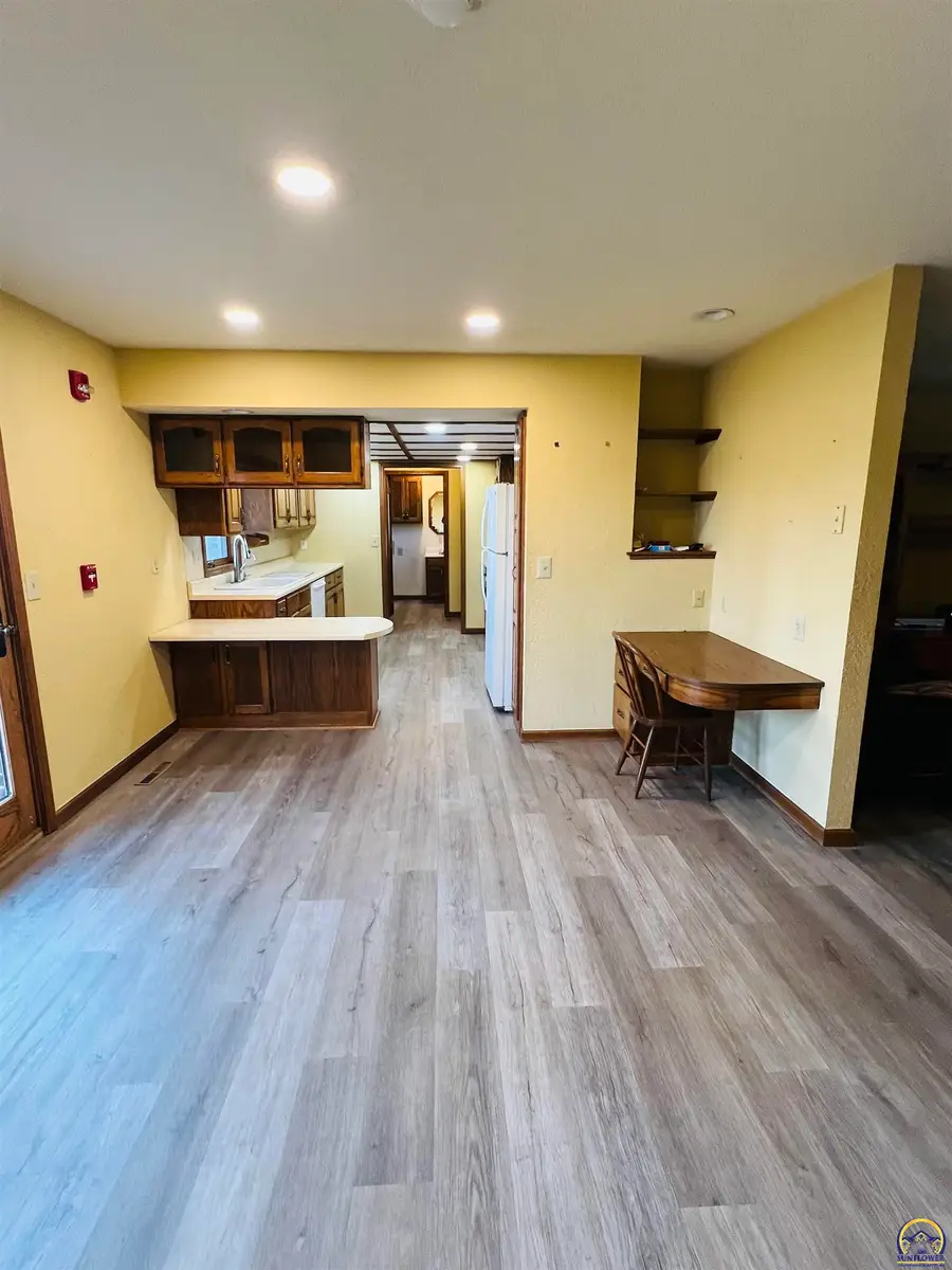 824 Hillcrest Dr, Seneca, KS 66538 - #3