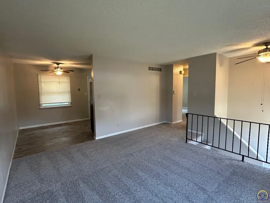2412 SE Quincy Ct, Topeka, KS 66605 - Image #3