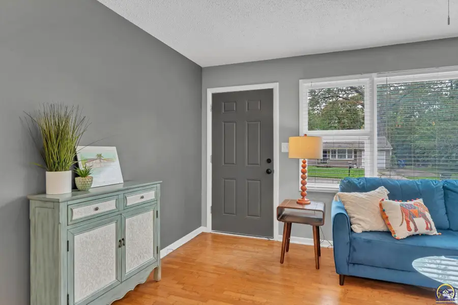 1620 W 20th Ter, Lawrence, KS 66046 - Image #3