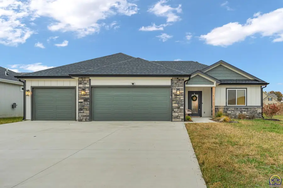 2620 E 26th Ct, Lawrence, KS 66046 - Image #2