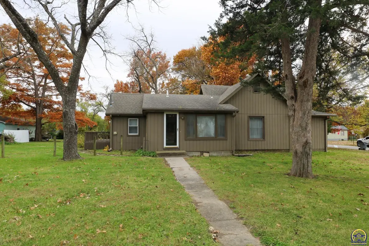 1048 Sunnyslope St, Emporia, KS 66801 - Image #1