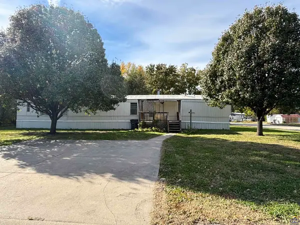 413 Eveningside Dr, Emporia, KS 66801