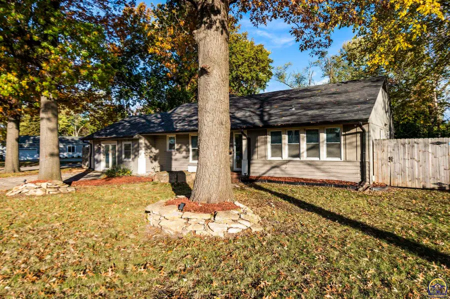 1730 SW 37th St, Topeka, KS 66614 - Image #2