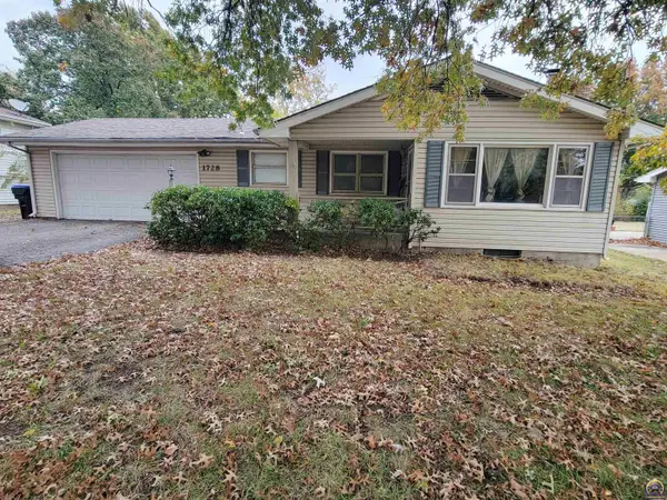 1728 SW Fairlawn Rd, Topeka, KS 66604