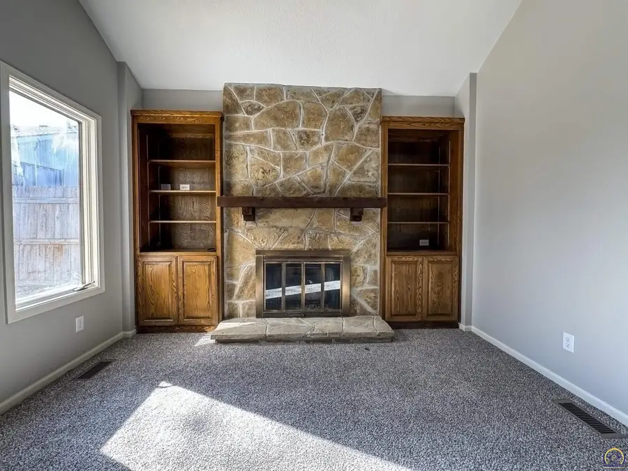 5725 SW Quail Cove Cir, Topeka, KS 66614 - Image #3