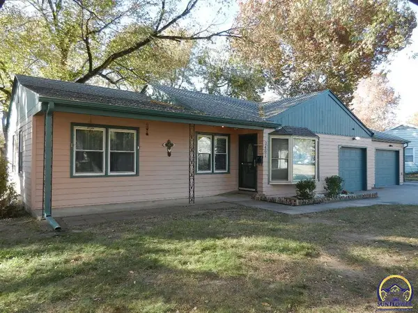 2401 SW James St, Topeka, KS 66614