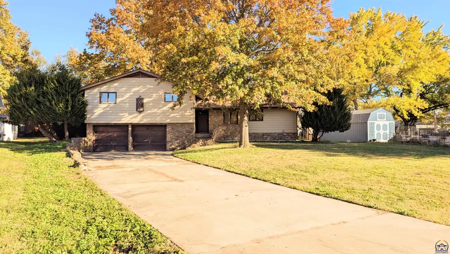 619 Elmwood Ln, Burlington, KS 66839 - Image #2
