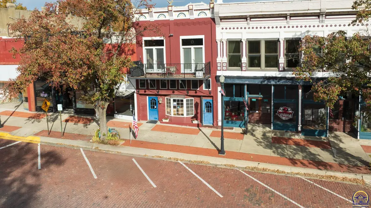 110 W 5th St, Holton, KS 66436-1705 - Image #1