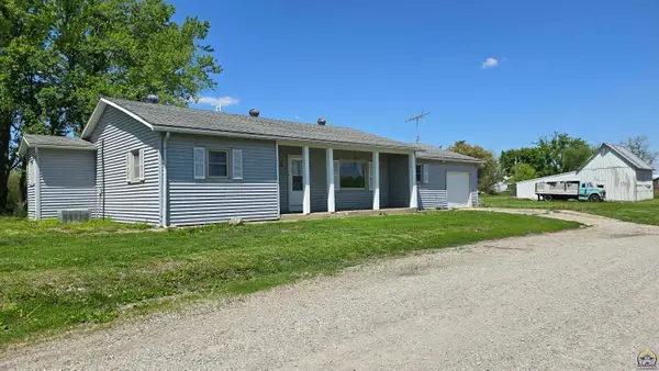 5950 Grant Rd, Effingham, KS 66023