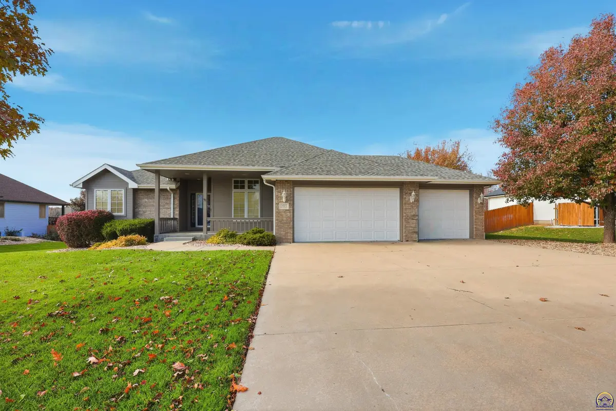 5021 NW Sterling Chase Dr, Topeka, KS 66618 - Image #1